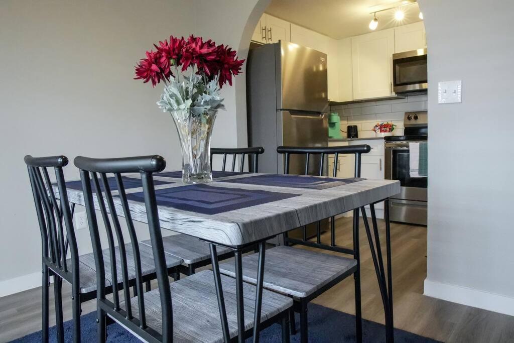 2 Bedroom Minutes From Las Vegas Strip And Airport Eksteriør billede